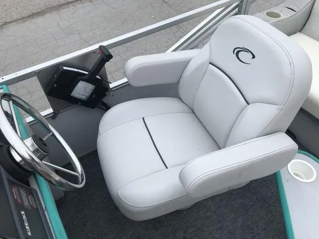 Slide: The Image of Crest 25 SUNDECK 1992 - 8