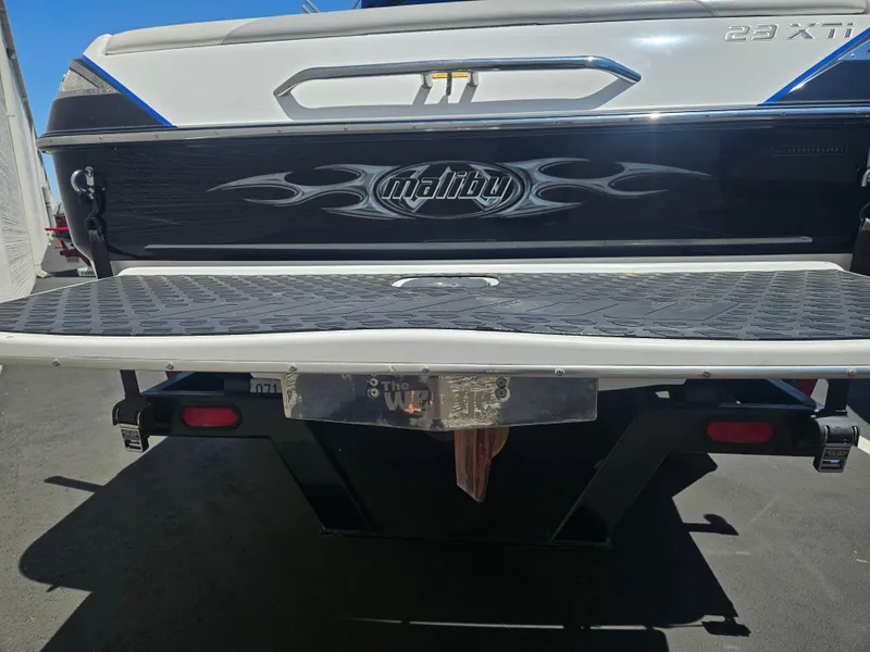 Slide: The Image of Malibu Wakesetter 23 XTi 2005 - 3