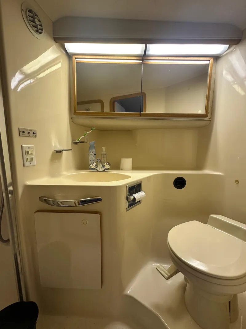 Slide: The Image of Sea Ray 440 Express Bridge 1996 - 50