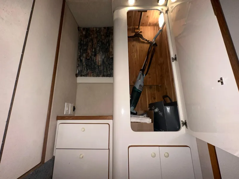 Slide: The Image of Sea Ray 440 Express Bridge 1996 - 56