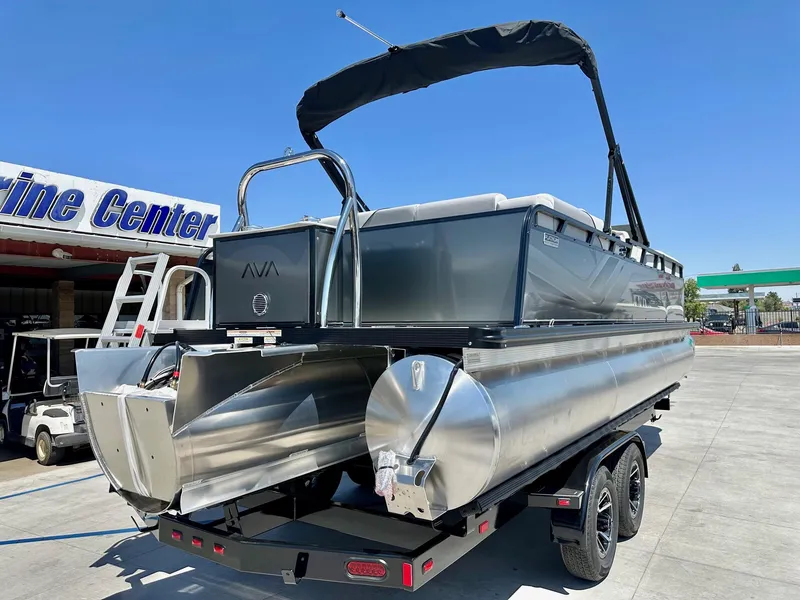 Slide: The Image of Avalon Venture 85 - 23 FT Elite Windshield w/ 150HP Mercury 2025 - 4