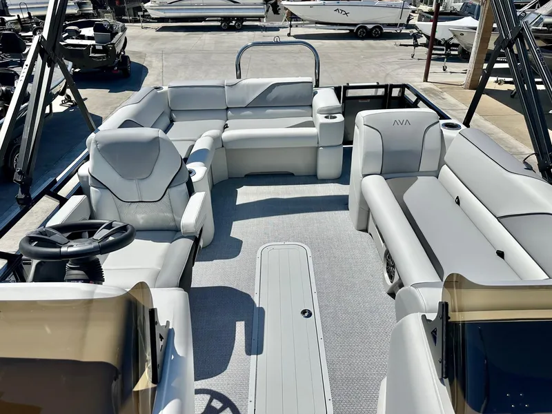 Slide: The Image of Avalon Venture 85 - 23 FT Elite Windshield w/ 150HP Mercury 2025 - 7