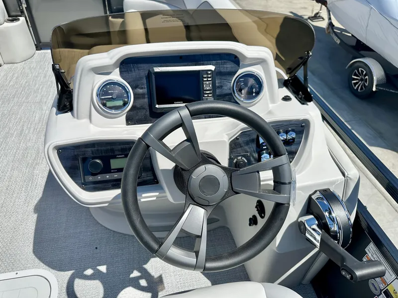 Slide: The Image of Avalon Venture 85 - 23 FT Elite Windshield w/ 150HP Mercury 2025 - 9