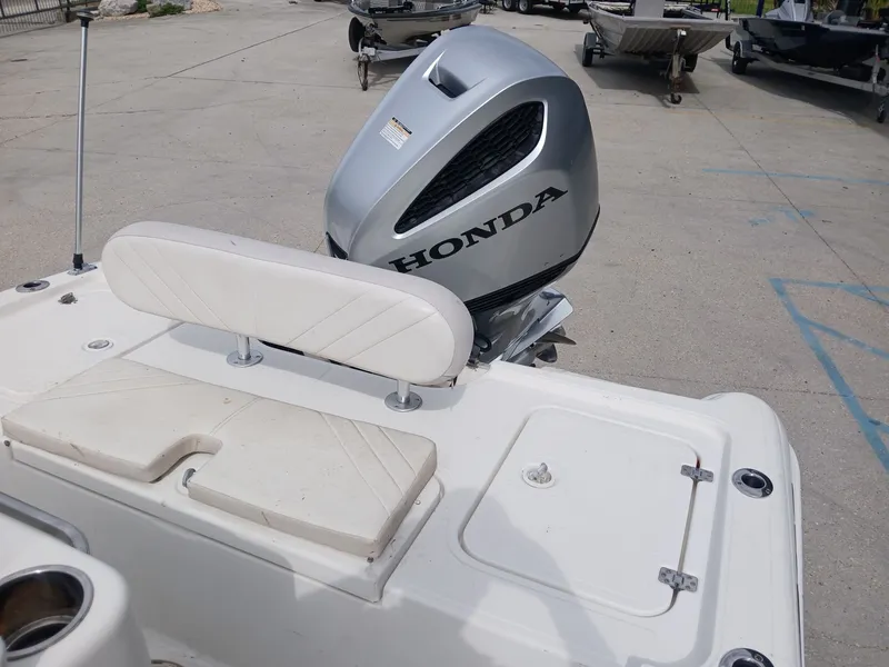 Slide: The Image of Triton 240 LTS 2009 - 28