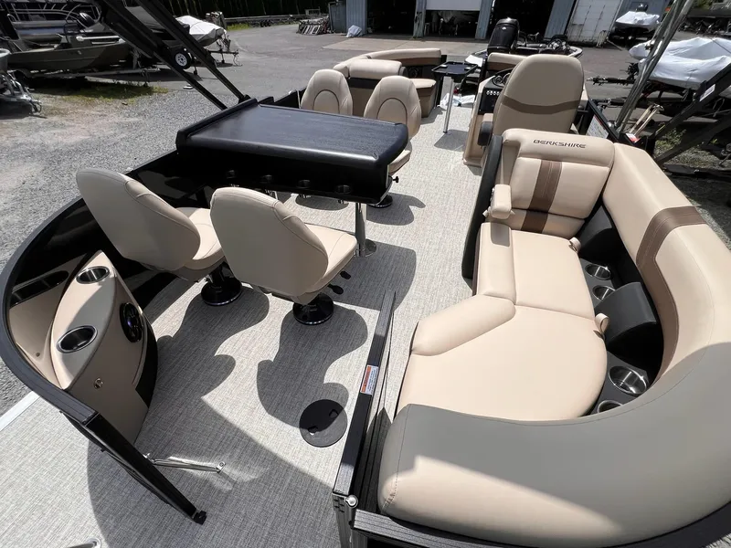 The Image of Berkshire 22E CTS 2026 - 1