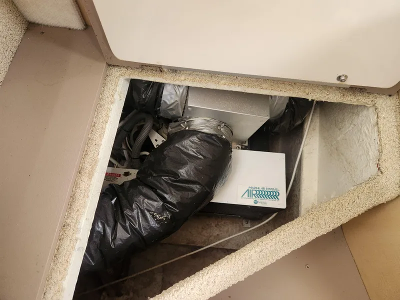 Slide: The Image of 2001 Maxum 3300 SCR boat interior showing marine air conditioning system installation. - 29