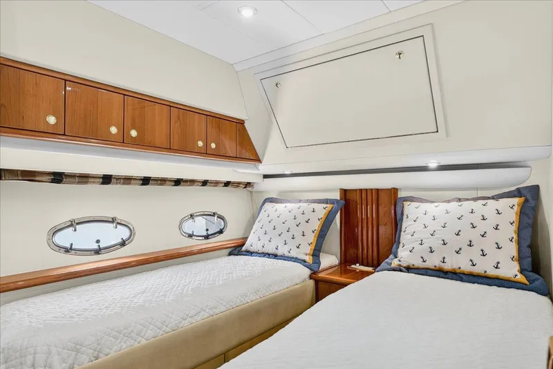 Slide: The Image of Neptunus 56 Flybridge 2004 - 55