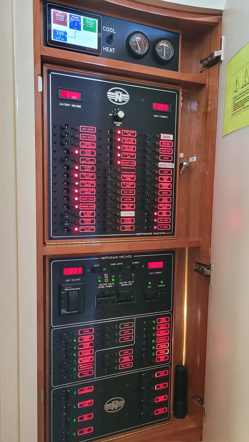 Slide: The Image of Neptunus 56 Flybridge 2004 - 64