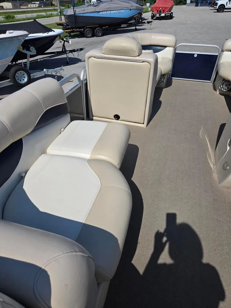 Slide: The Image of Aqua 240 2012 - 19