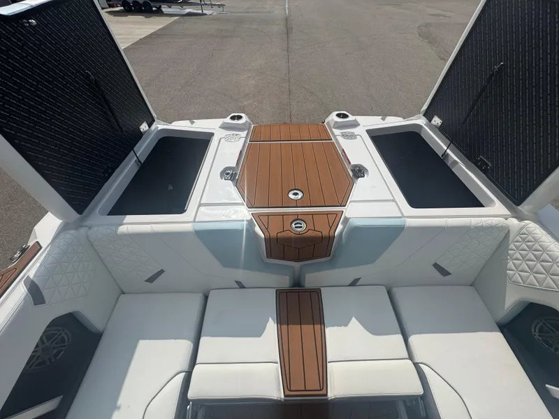 Slide: The Image of Nautique Super Air Nautique GS22 2026 - 10