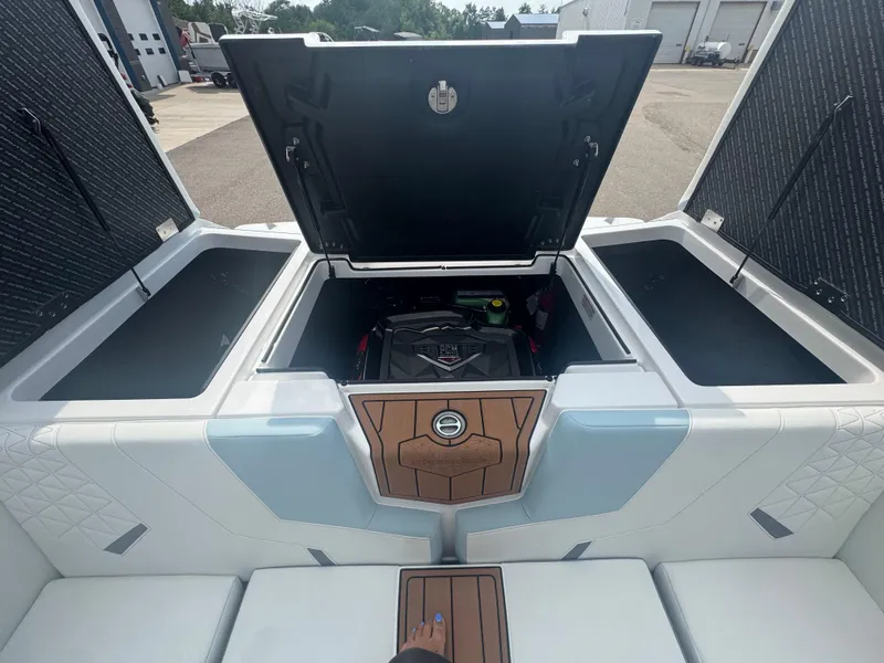 Slide: The Image of Nautique Super Air Nautique GS22 2026 - 11