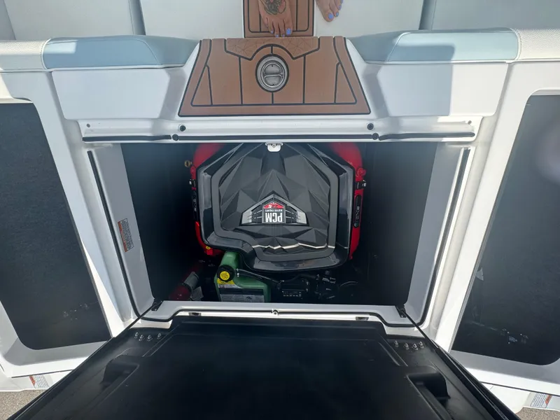 Slide: The Image of Nautique Super Air Nautique GS22 2026 - 12