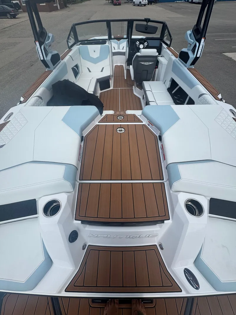 Slide: The Image of Nautique Super Air Nautique GS22 2026 - 18