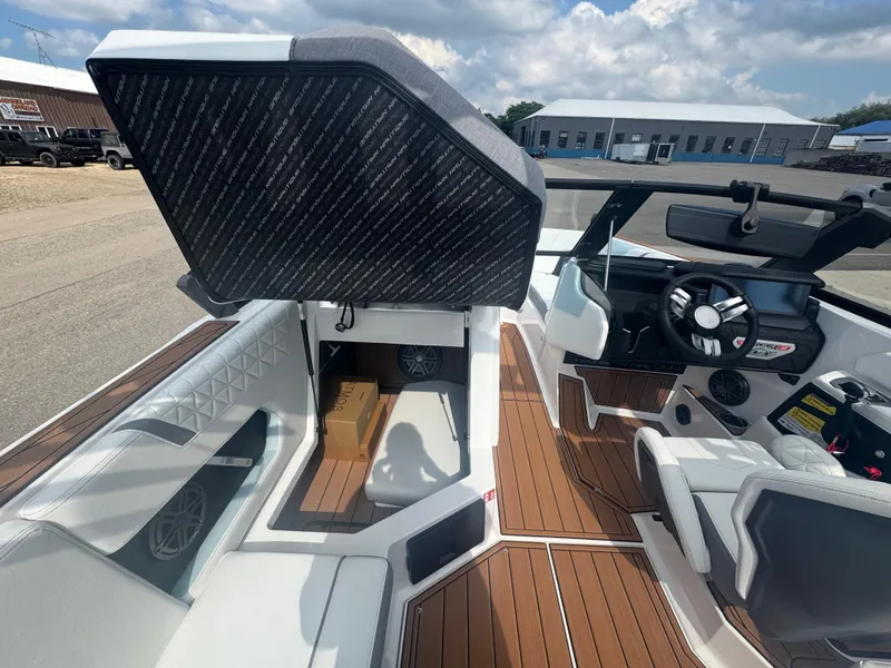 Slide: The Image of Nautique Super Air Nautique GS22 2026 - 24