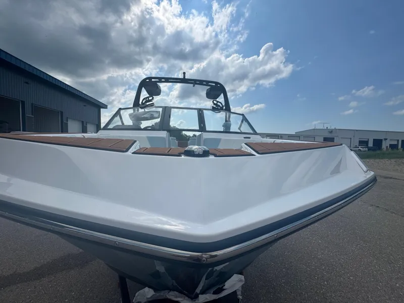 Slide: The Image of Nautique Super Air Nautique GS22 2026 - 3