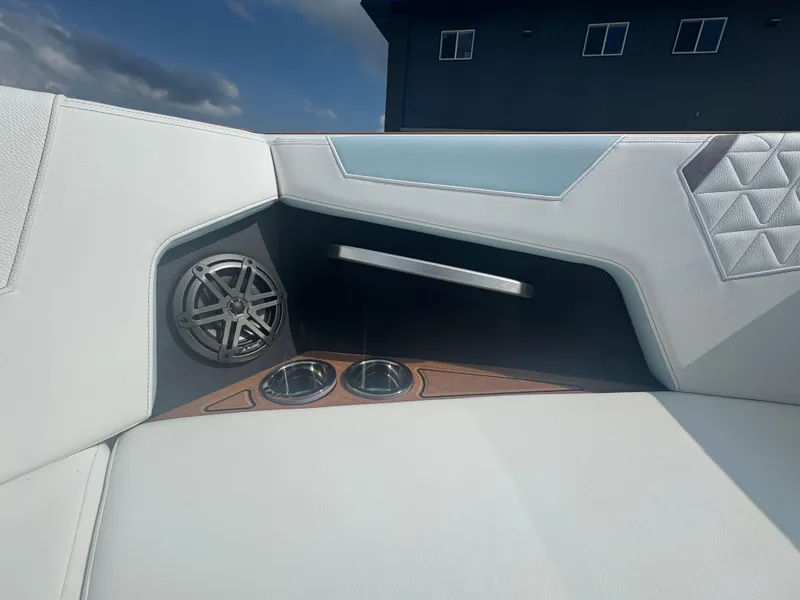 Slide: The Image of Nautique Super Air Nautique GS22 2026 - 32