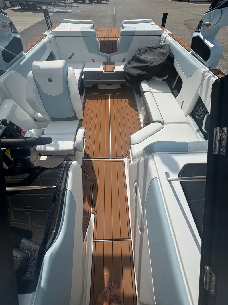 Slide: The Image of Nautique Super Air Nautique GS22 2026 - 7