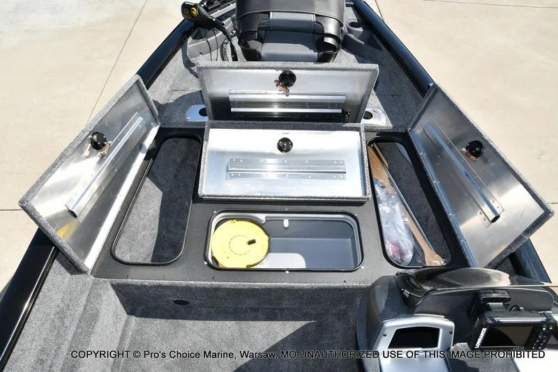 Slide: The Image of Tracker Pro Team 175 Crappie Edition 2026 - 13