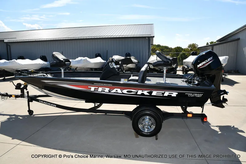 Slide: The Image of Tracker Pro Team 175 Crappie Edition 2026 - 21