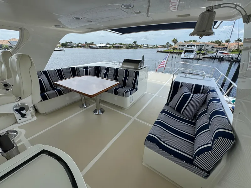 Slide: The Image of Flybridge Seating - 38