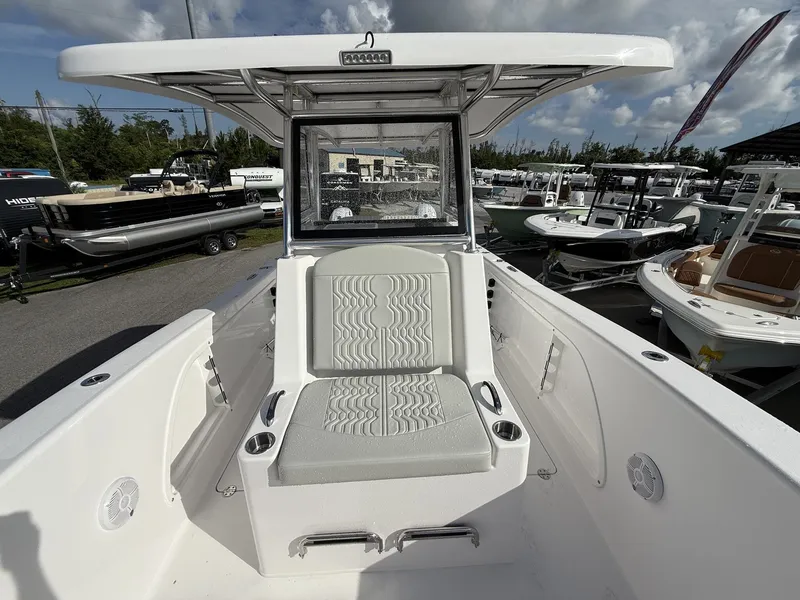 Slide: The Image of Twin Vee STX 260 STX 2026 - 11