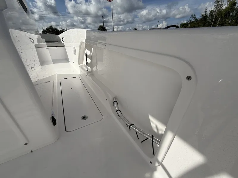 Slide: The Image of Twin Vee STX 260 STX 2026 - 13