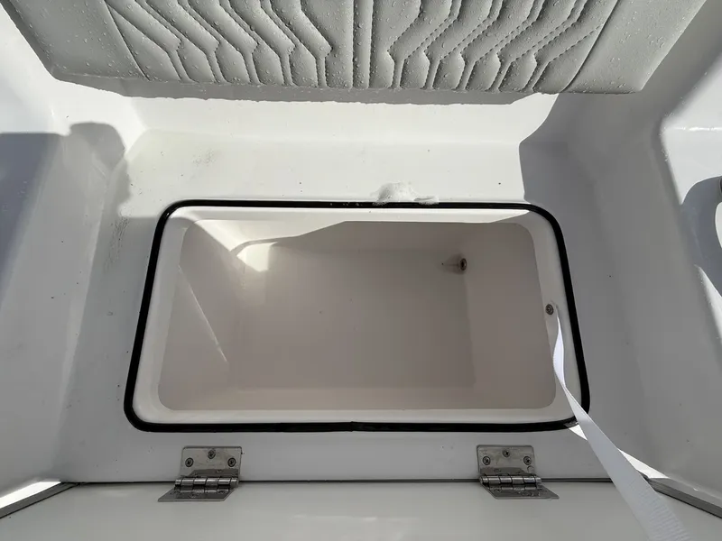 Slide: The Image of Twin Vee STX 260 STX 2026 - 22