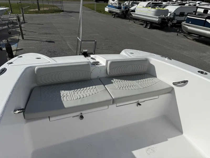 Slide: The Image of Twin Vee STX 260 STX 2026 - 7