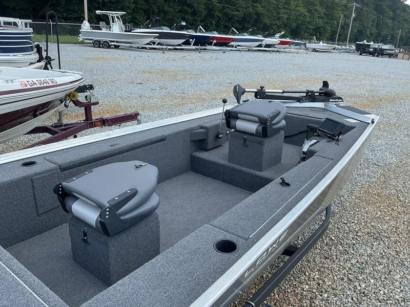 Slide: The Image of Lowe Stryker SS 2024 - 5