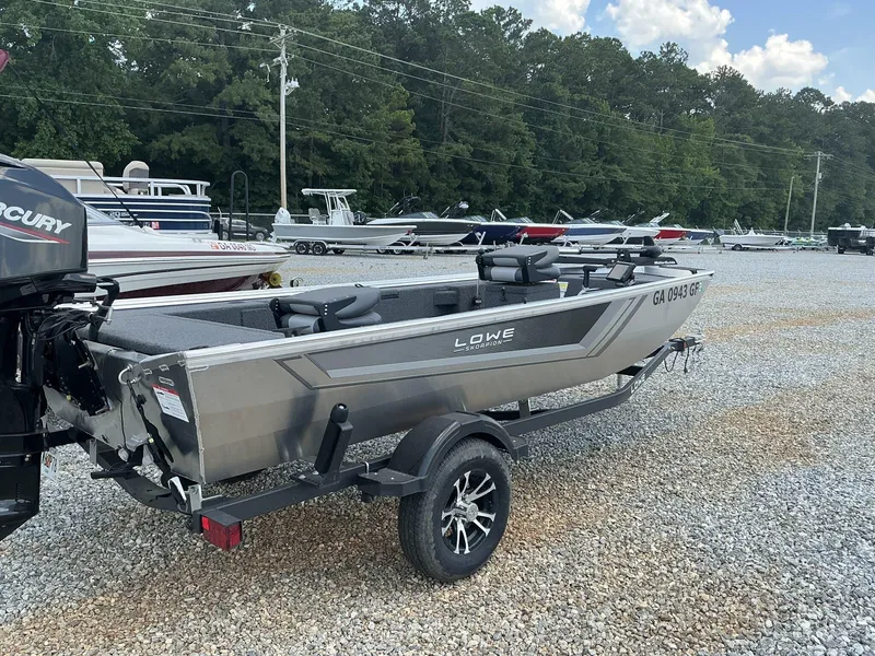 Slide: The Image of Lowe Stryker SS 2024 - 9