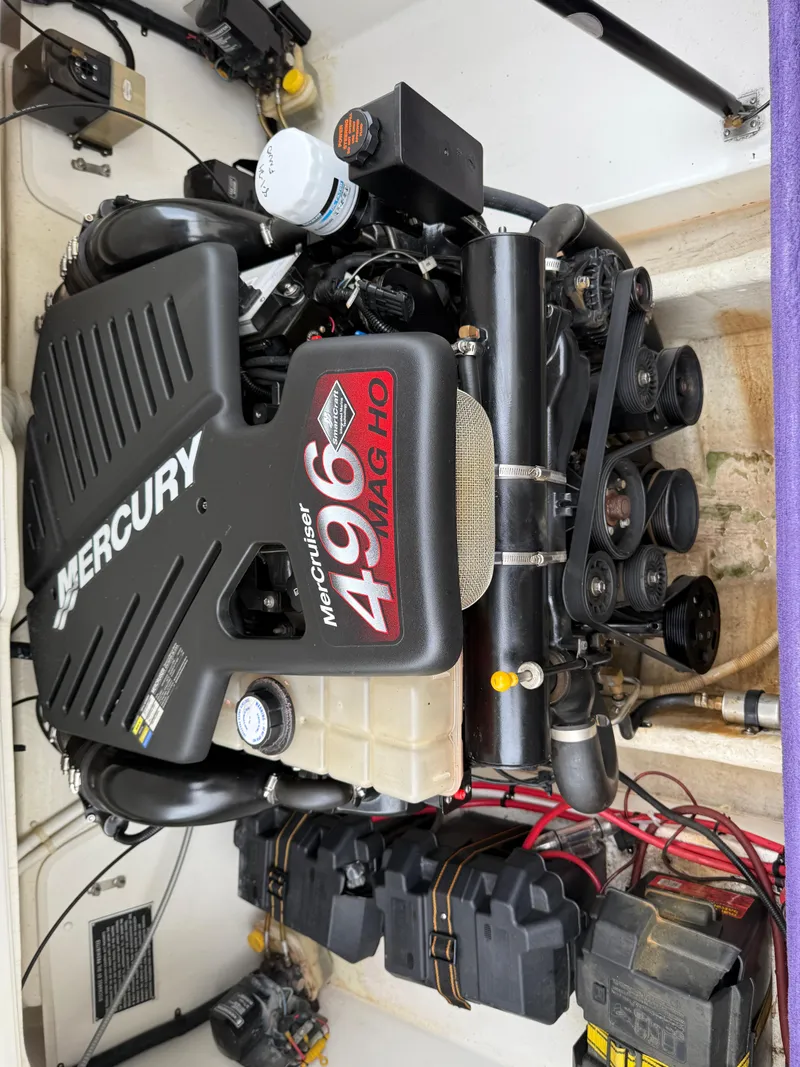 Slide: The Image of Mercury MerCruiser 496 MAG HO engine in a 2003 Sunsation 288 boat. - 23