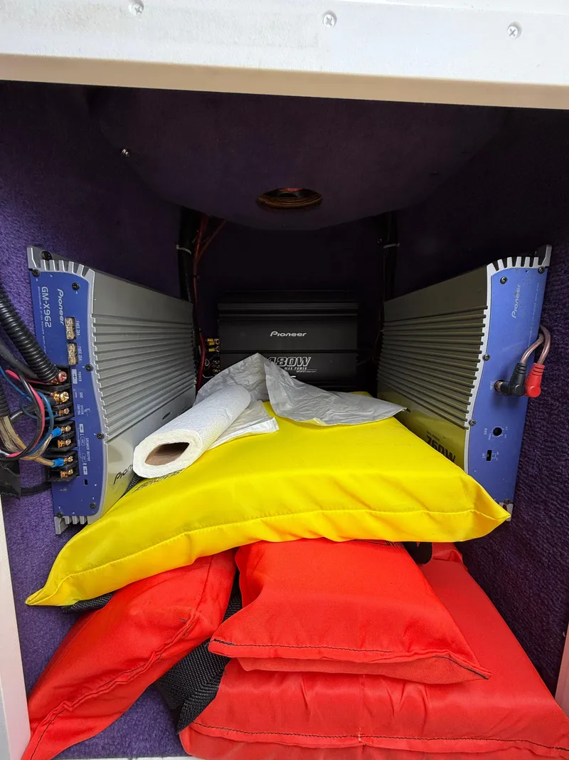 Slide: The Image of Audio equipment and colorful cushions inside a 2003 Sunsation 288 boat. - 28