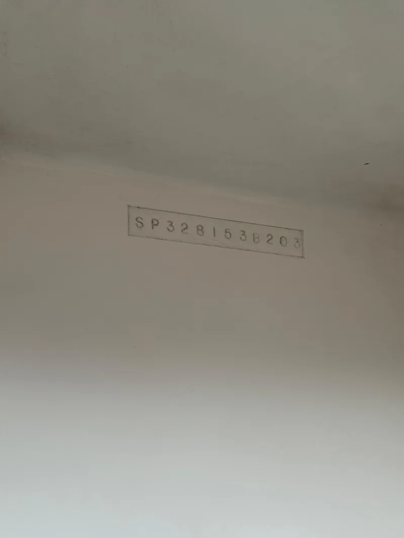 Slide: The Image of Hull identification number on a 2003 Sunsation 288 boat. - 33