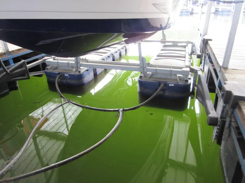 Slide: The Image of MasterCraft X2 2004 - 16