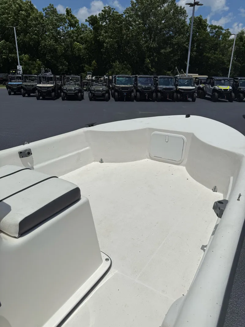 Slide: The Image of Cape Craft 16V Outcast 2017 - 11