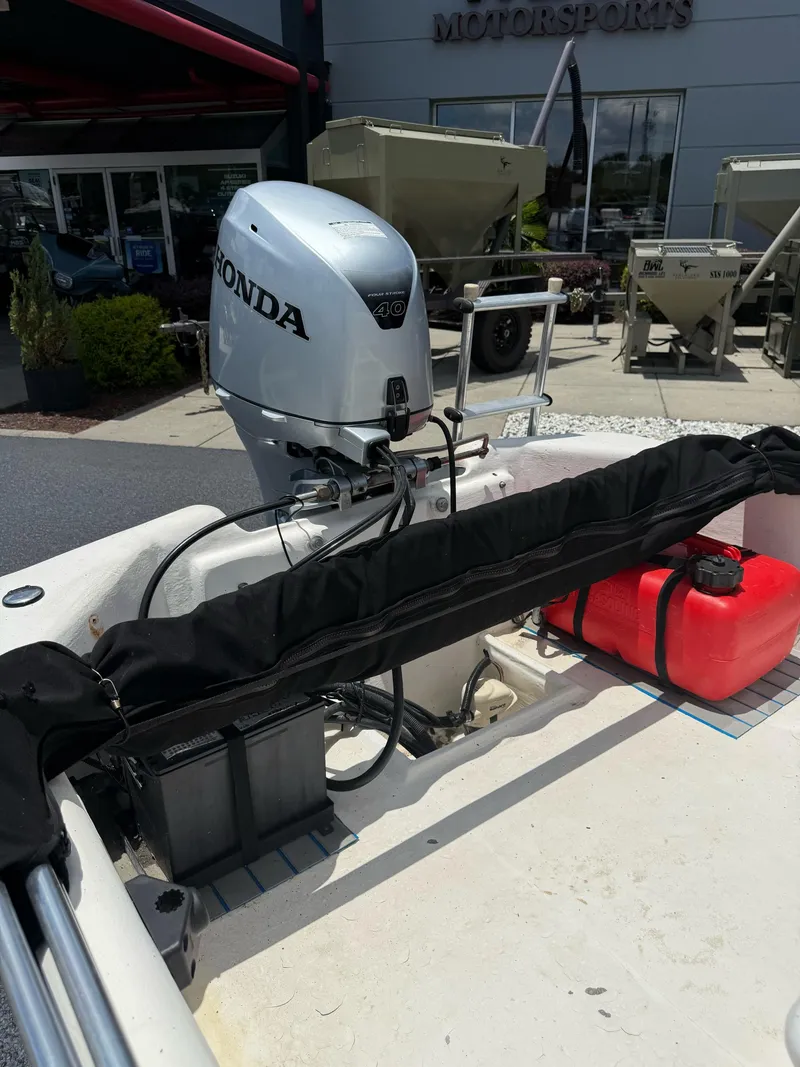 Slide: The Image of Cape Craft 16V Outcast 2017 - 15