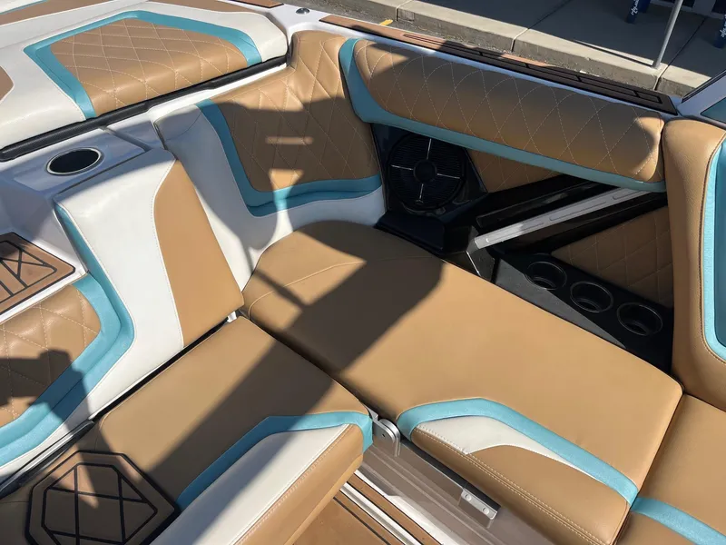 Slide: The Image of Tigé ZX1 2022 - 25