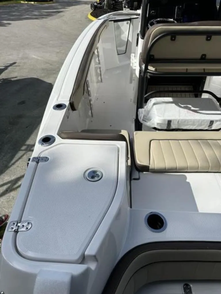 Slide: The Image of Yamaha 255 FSH Sport E 2025 - 14