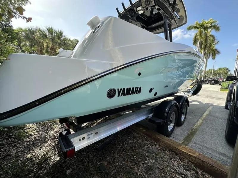 Slide: The Image of Yamaha 255 FSH Sport E 2025 - 2