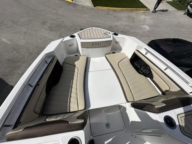 Slide: The Image of Yamaha 255 FSH Sport E 2025 - 8