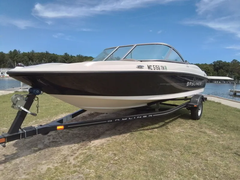 The Image of Bayliner 175 Bowrider 2011 - 1