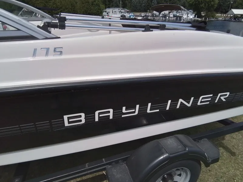 Slide: The Image of Bayliner 175 Bowrider 2011 - 15