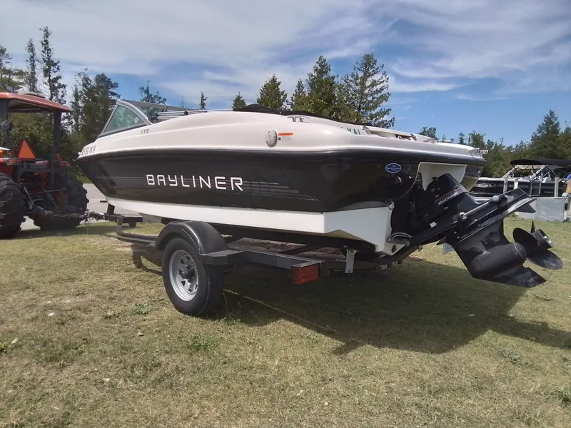 Slide: The Image of Bayliner 175 Bowrider 2011 - 3