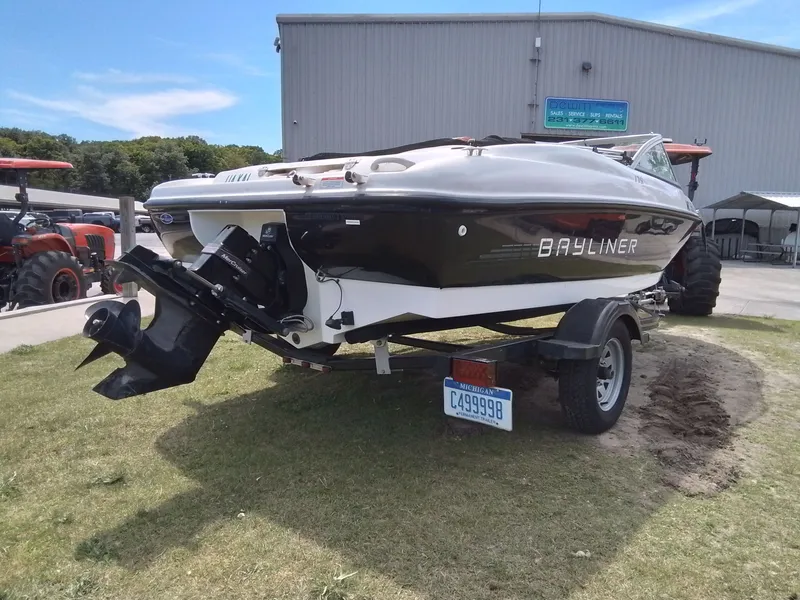 Slide: The Image of Bayliner 175 Bowrider 2011 - 6