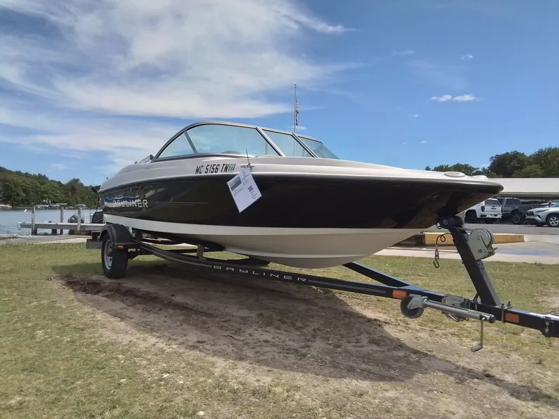 Slide: The Image of Bayliner 175 Bowrider 2011 - 8