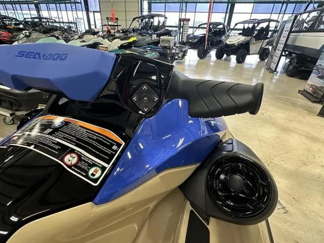 Slide: The Image of Sea-Doo Wake™ 170 BRP Premium Audio, iDF, iBR 2025 - 12