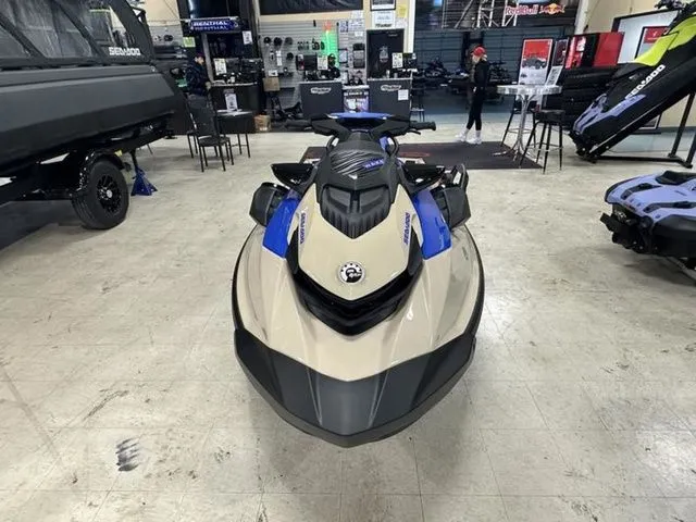 Slide: The Image of Sea-Doo Wake™ 170 BRP Premium Audio, iDF, iBR 2025 - 3