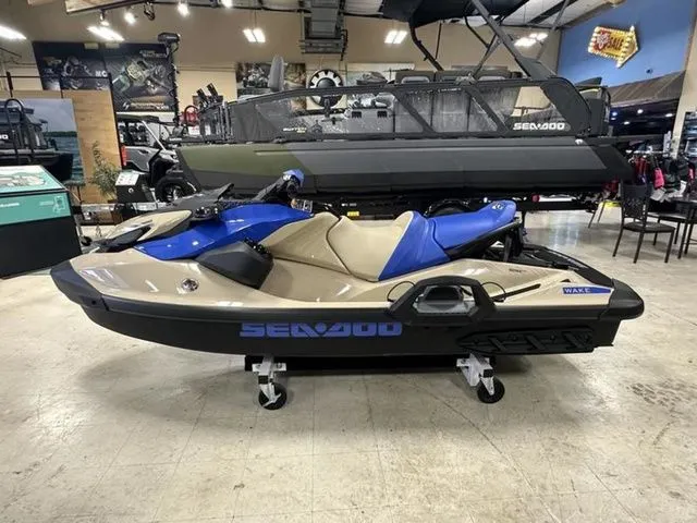 Slide: The Image of Sea-Doo Wake™ 170 BRP Premium Audio, iDF, iBR 2025 - 5