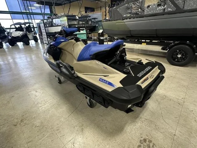 Slide: The Image of Sea-Doo Wake™ 170 BRP Premium Audio, iDF, iBR 2025 - 6