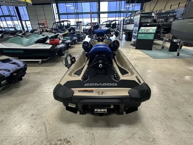 Slide: The Image of Sea-Doo Wake™ 170 BRP Premium Audio, iDF, iBR 2025 - 7